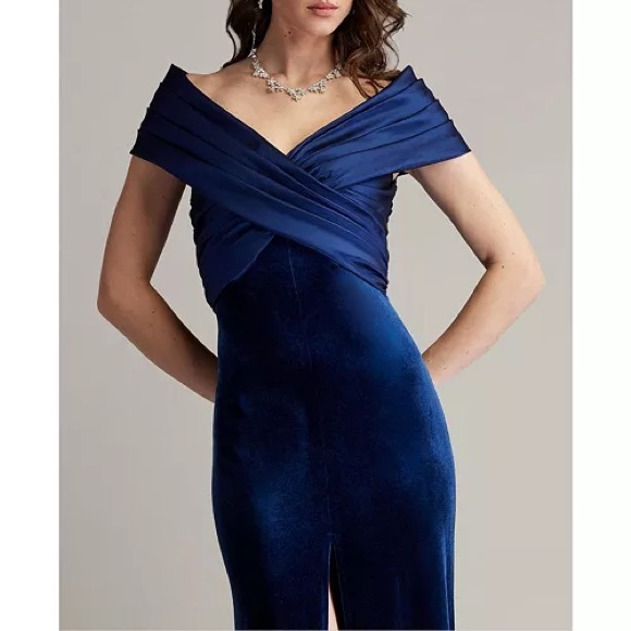 Tadashi Shoji Baxter Portrait Collar Gown. Size S Women
#312 - Picture 3 of 11